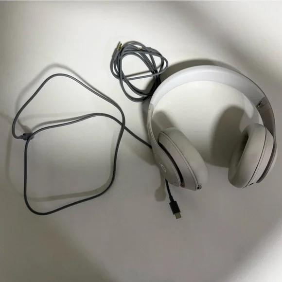 NWOT Beats Studio Pro Bluetooth Wireless Headphones – Sandstone - Picture 2 of 7